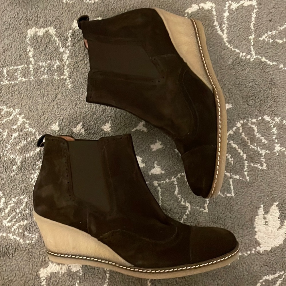 Donald J. Pliner Hadlee Brown Suede wedge ankle booties 10 M